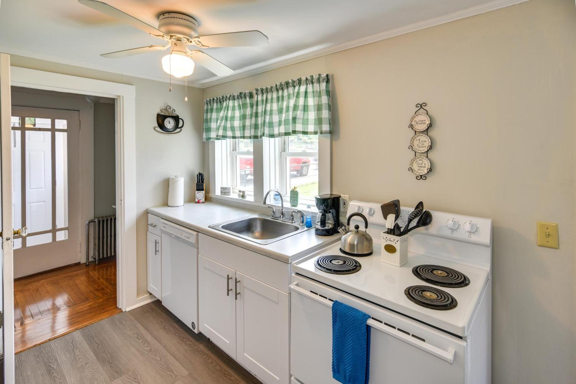 Newport House Less Than 3 Mi To Beaches And Bowens Wharf! Exterior photo